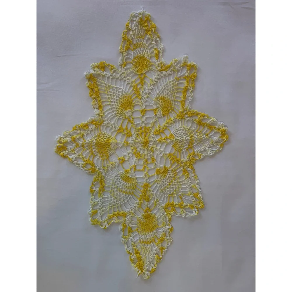 Vintage Hand Crochet Pineapple Doily Table Runner Yellow White Lace 19.5 Inch
